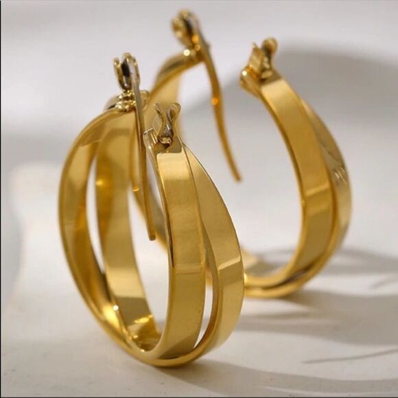 #20 NEW Unique Twisted Gold Hoop Earrings - Picture 1 of 5